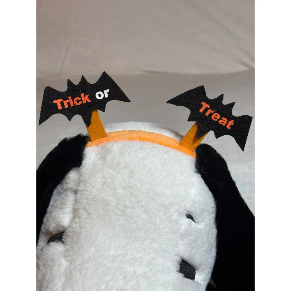 Snoopy Halloween Neon Glow Skeleton Door Greeter -‎ 21